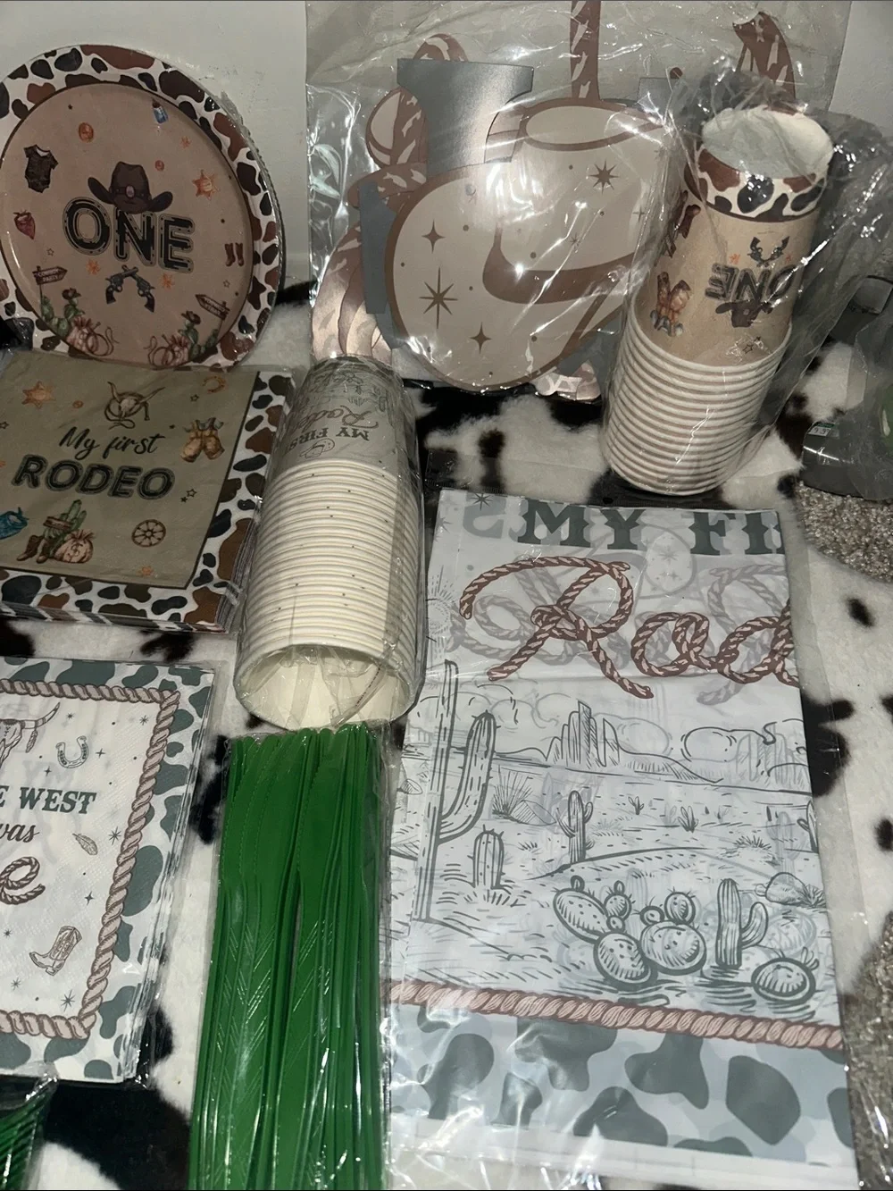 Party Supplies Tableware Set - Green, Cream, and Brown Western Theme